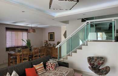 Imagem: A casa em condomínio possui 4 Dormitórios, 5 Banheiros, 4