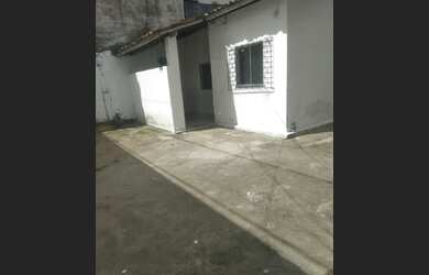 Imagem: A casa possui 2 Dormitórios, 1 Banheiro, 2 Vagas na garagem