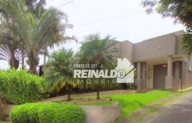 Imagem: A casa possui 3 Dormitórios, 4 Banheiros, 5 Vagas na garagem