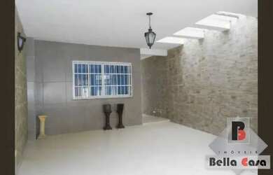 Imagem: A casa possui 3 Dormitórios, 4 Banheiros, 2 Vagas na garagem