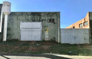 Imagem: O depósito possui 5 Vagas na garagem, 400m² de Área e está