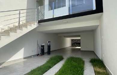 Imagem: A casa possui 2 Dormitórios, 3 Banheiros, 2 Vagas na garagem