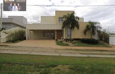 Imagem: A casa em condomínio possui 3 Dormitórios, 5 Banheiros, 4