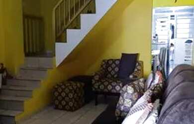 Imagem: A casa possui 2 Dormitórios, 2 Banheiros, 1 Vaga na garagem