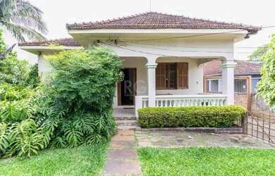 Imagem: O terreno possui 250m² de Área e está localizado em Cavalhada