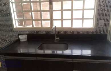 Imagem: A casa possui 4 Dormitórios, 2 Banheiros, 200m² de Área e