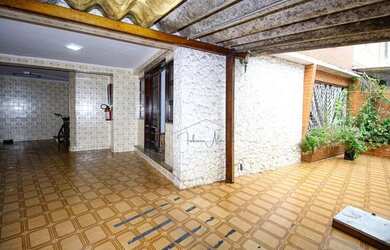 Imagem: A casa possui 3 Dormitórios, 3 Banheiros, 2 Vagas na garagem