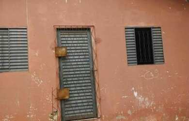 Imagem: A casa possui 2 Dormitórios e Varanda e está localizado em