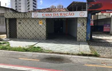 Imagem: A casa possui 3 Dormitórios, 1 Banheiro, 2 Vagas na garagem