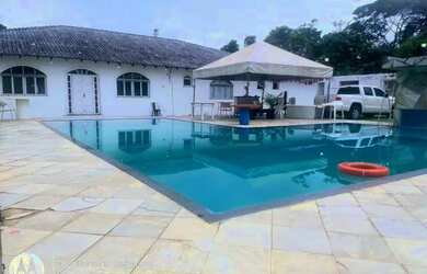 Imagem: A casa em condomínio possui 4 Dormitórios, 2 Banheiros, 5