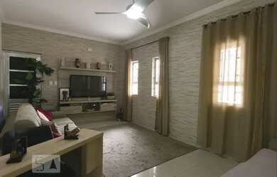 Imagem: A casa possui 2 Dormitórios, 2 Banheiros, 1 Vaga na garagem