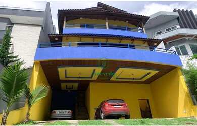 Imagem: A casa em condomínio e possui Dormitórios, Suítes, Banheiros