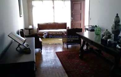 Imagem: A casa possui 2 Dormitórios, 2 Banheiros, 1 Vaga na garagem