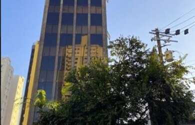 Imagem: O depósito possui 5 Vagas na garagem e 1500m² de Área e está