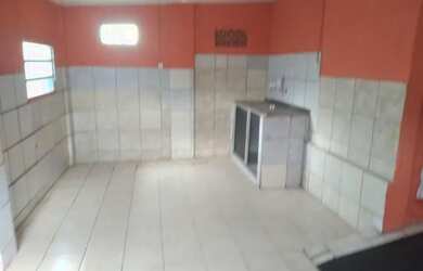 Imagem: A casa possui 4 Dormitórios, 2 Banheiros, 1 Vaga na garagem