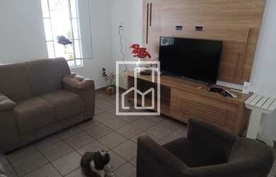 Imagem: A casa possui 2 Dormitórios, 2 Banheiros, 5 Vagas na garagem