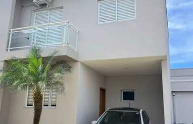 Imagem: A casa em condomínio possui 3 Dormitórios, 3 Banheiros, 2