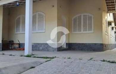 Imagem: A casa possui 3 Dormitórios, 2 Banheiros, 1 Vaga na garagem