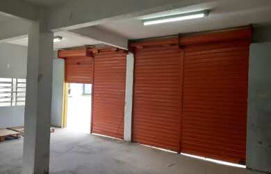 Imagem: O depósito possui 5 Vagas na garagem, 900m² de Área e está