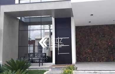 Imagem: A casa possui 3 Dormitórios, 3 Banheiros, 2 Vagas na garagem