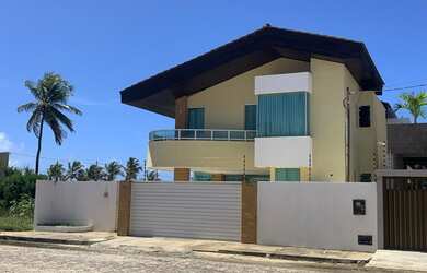 Imagem: A casa em condomínio possui 4 Dormitórios, 5 Banheiros, 2