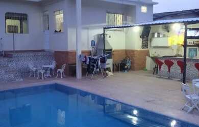 Imagem: A casa em condomínio possui 5 Dormitórios, 4 Banheiros, 3