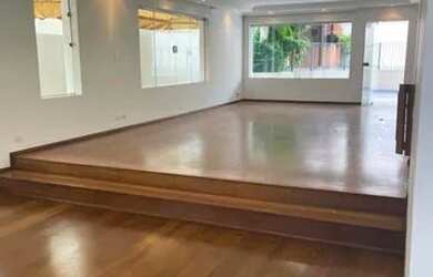 Imagem: A casa possui 5 Dormitórios, 5 Banheiros, 4 Vagas na garagem