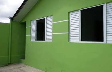 Imagem: A casa possui 3 Dormitórios, 2 Banheiros, 3 Vagas na garagem