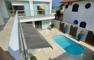 Imagem: A casa possui 5 Dormitórios, 5 Banheiros, 3 Vagas na garagem