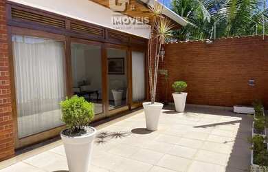 Imagem: A casa possui 4 Dormitórios, 4 Banheiros, 3 Vagas na garagem