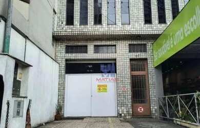 Imagem: O depósito possui 2 Vagas na garagem e 210m² de Área e está