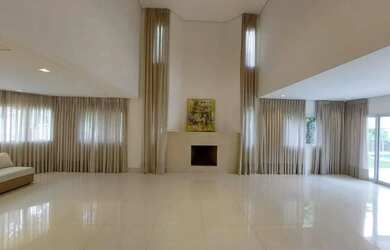 Imagem: A casa em condomínio possui 4 Dormitórios, 3 Banheiros, 4