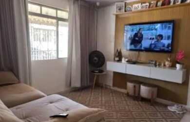 Imagem: A casa possui 2 Dormitórios, 1 Banheiro, Churrasqueira, Varanda