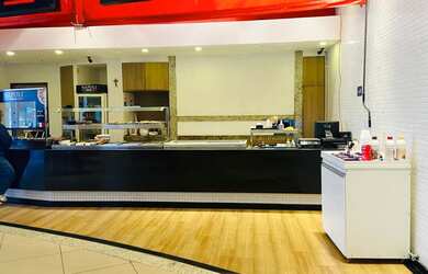 Imagem: O depósito possui 4 Vagas na garagem e 50m² de Área e está