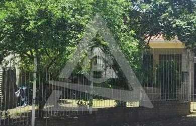 Imagem: A casa possui 3 Dormitórios, 3 Banheiros, 5 Vagas na garagem