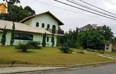 Imagem: A casa em condomínio possui 5 Dormitórios, 5 Banheiros, 5