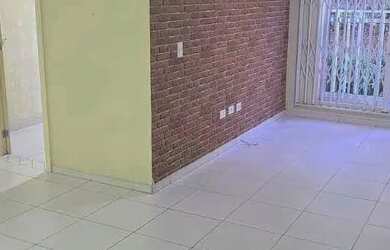 Imagem: O apartamento possui 3 Dormitórios, 1 Banheiro, 1 Vaga na garagem