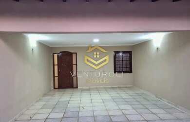 Imagem: A casa possui 3 Dormitórios, 2 Banheiros, 4 Vagas na garagem