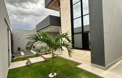 Imagem: A casa possui 3 Dormitórios, 4 Banheiros, 2 Vagas na garagem