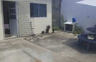 Imagem: A casa possui 2 Dormitórios, 1 Banheiro e está localizado