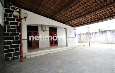 Imagem: A casa possui 3 Dormitórios, 1 Banheiro, 5 Vagas na garagem