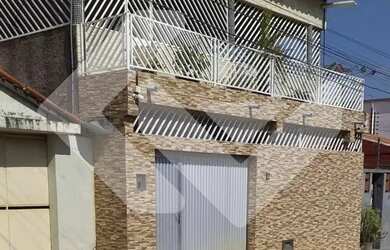 Imagem: A casa possui 5 Dormitórios, 2 Banheiros, 3 Vagas na garagem