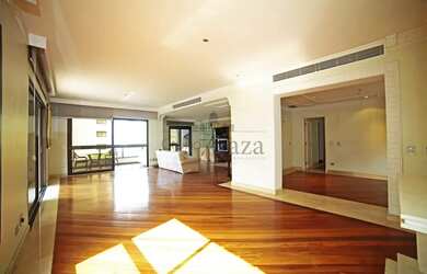 Imagem: O apartamento possui 4 Dormitórios, 5 Banheiros, 5 Vagas na