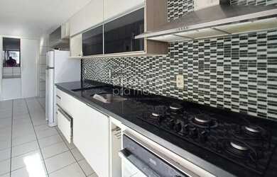 Imagem: O apartamento possui 3 Dormitórios, 1 Banheiro, 2 Vagas na