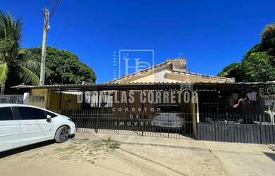 Imagem: A casa possui 3 Dormitórios, 2 Banheiros, 1 Vaga na garagem