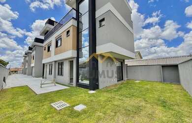 Imagem: A casa possui 3 Dormitórios, 5 Banheiros, 2 Vagas na garagem