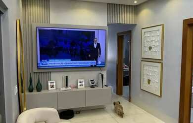 Imagem: A casa possui 4 Dormitórios, 3 Banheiros, 308m² de Área