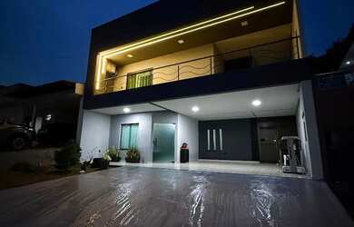 Imagem: A casa em condomínio possui 4 Dormitórios, 5 Banheiros, 4