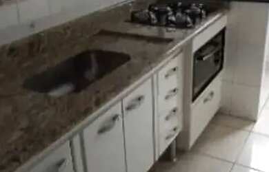 Imagem: O apartamento possui 2 Dormitórios, 1 Banheiro, 1 Vaga na garagem