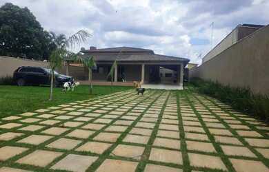 Imagem: A casa em condomínio possui 5 Dormitórios, 4 Banheiros, 4